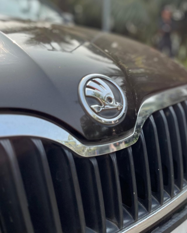 Second-hand 2015 Skoda Superb Ambition 2.0 TDI CR AT for sale in Mumbai-21