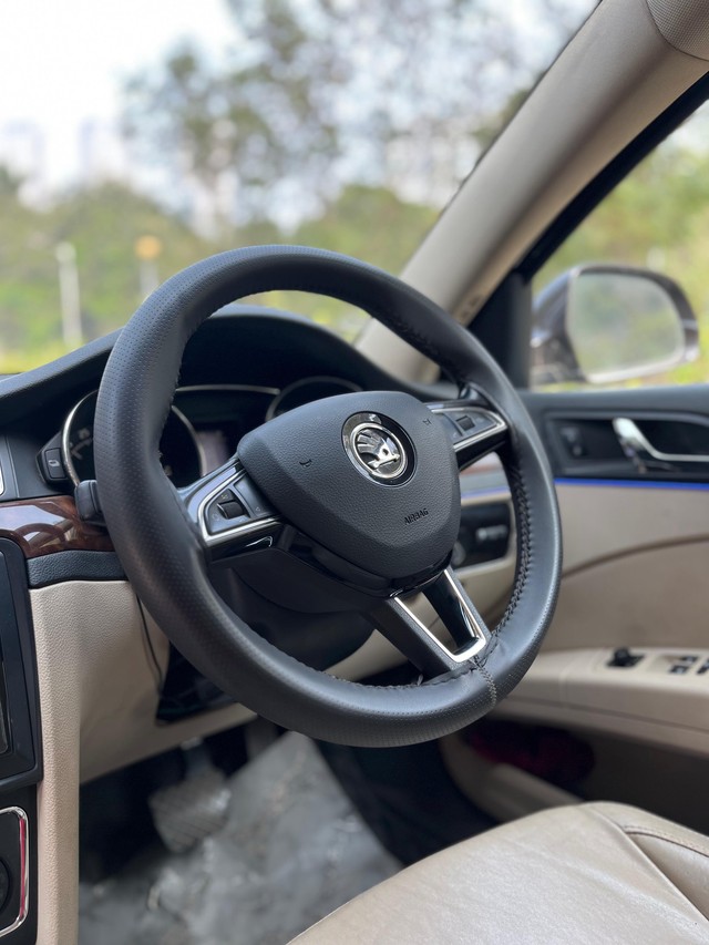 Second-hand 2015 Skoda Superb Ambition 2.0 TDI CR AT for sale in Mumbai-27