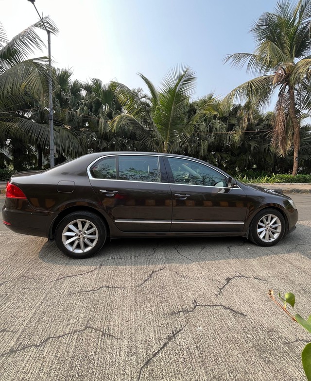 Second-hand 2015 Skoda Superb Ambition 2.0 TDI CR AT for sale in Mumbai-1