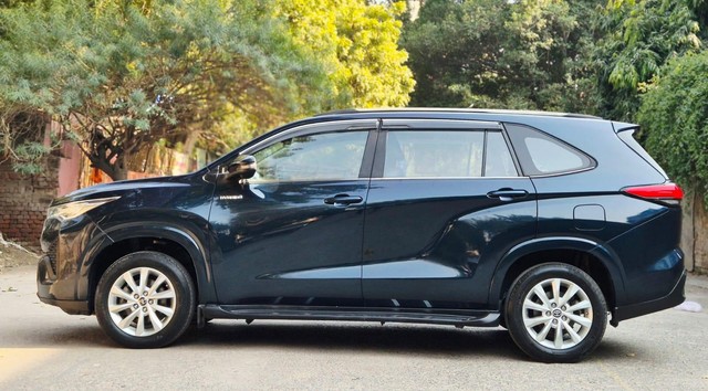 Second-hand 2024 Toyota Innova Hycross VX(O) 7STR Hybrid for sale in New Delhi-3