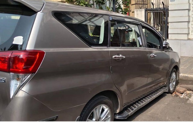 Second-hand 2016 Toyota Innova 2.5 G (Diesel) 7 Seater BS IV for sale in Mumbai-4