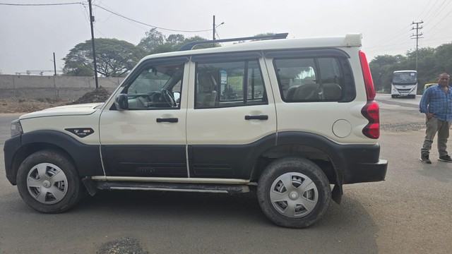 Second-hand 2022 Mahindra Scorpio S BSVI for sale in Indore-3