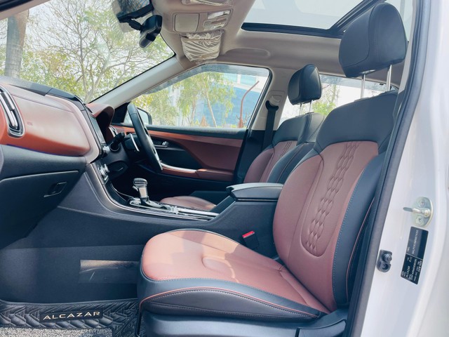 Second-hand 2024 Hyundai Alcazar Signature (O) 7-Seater Diesel AT for sale in Mumbai-11