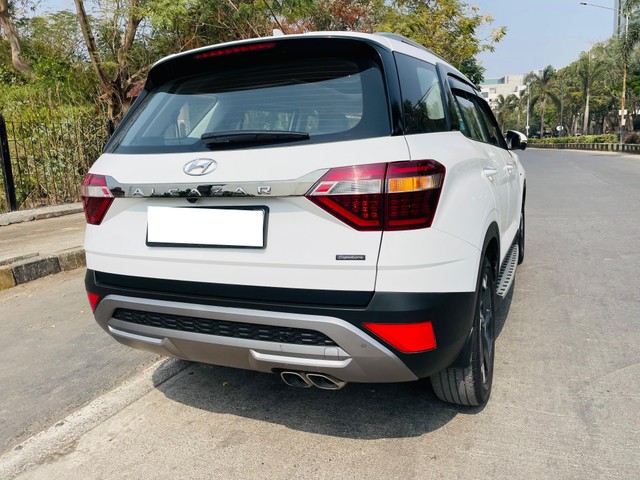Second-hand 2024 Hyundai Alcazar Signature (O) 7-Seater Diesel AT for sale in Mumbai-12