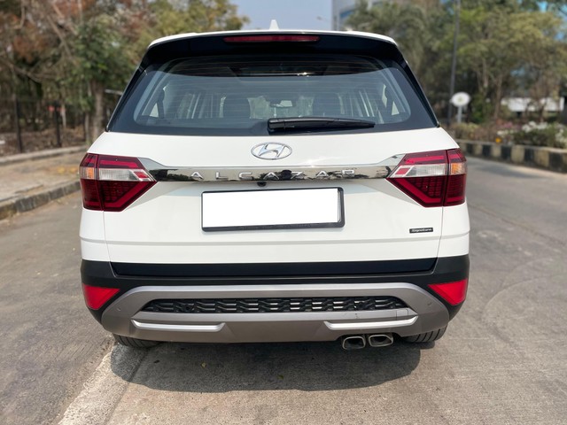 Second-hand 2024 Hyundai Alcazar Signature (O) 7-Seater Diesel AT for sale in Mumbai-2