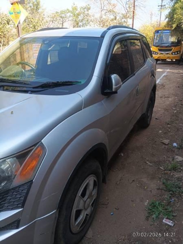 Second-hand 2014 Mahindra XUV500 W6 2WD for sale in Gwalior-3