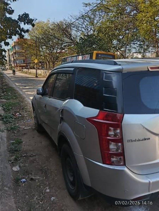Second-hand 2014 Mahindra XUV500 W6 2WD for sale in Gwalior-4