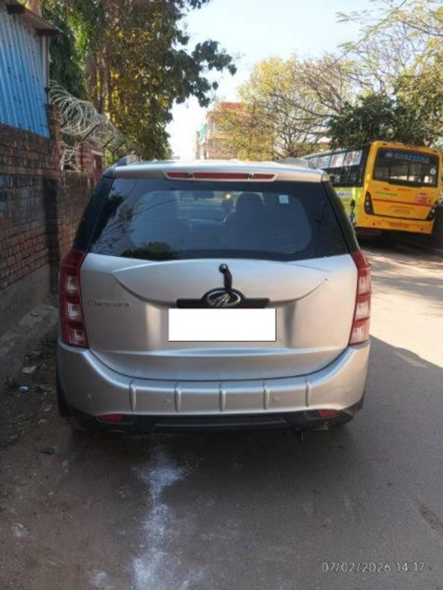 Second-hand 2014 Mahindra XUV500 W6 2WD for sale in Gwalior-1