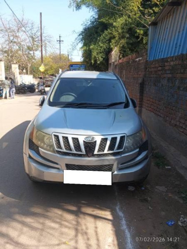 Second-hand 2014 Mahindra XUV500 W6 2WD for sale in Gwalior-0