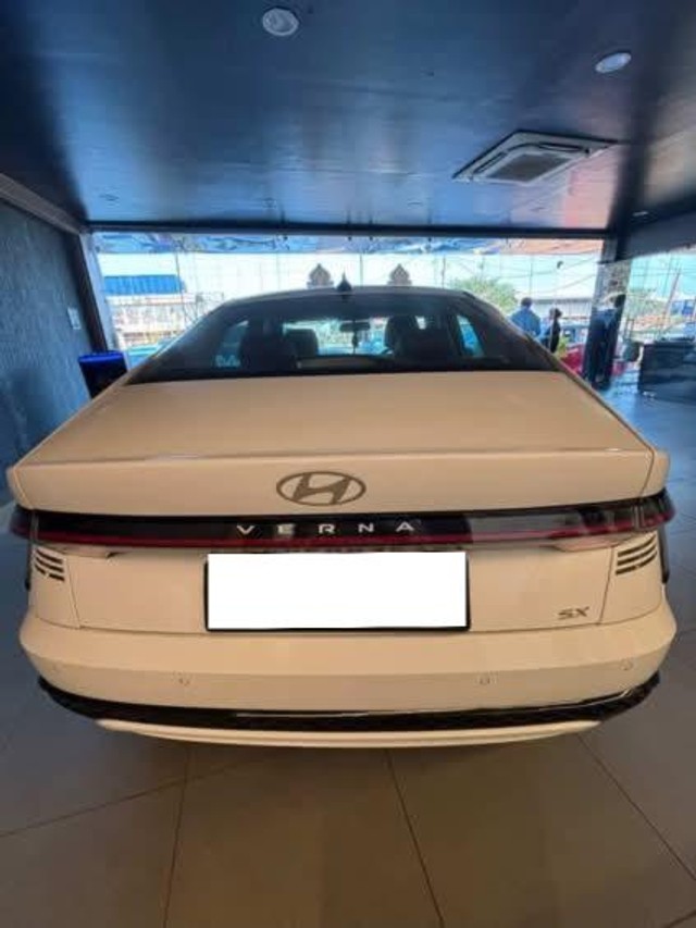 Second-hand 2023 Hyundai Verna SX for sale in Bhubaneswar-3