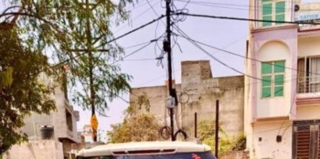 Second-hand 2013 Mahindra XUV500 W8 FWD for sale in Morena-4