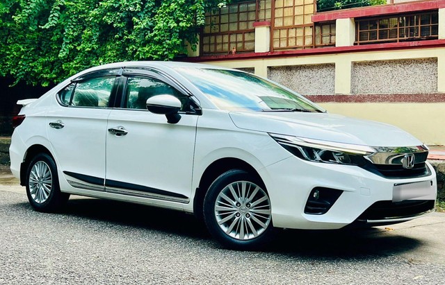 Second-hand 2021 Honda City V MT for sale in New Delhi-17