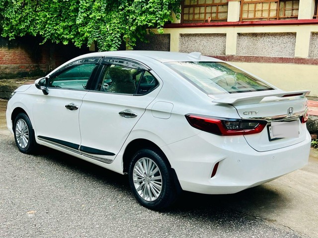 Second-hand 2021 Honda City V MT for sale in New Delhi-4
