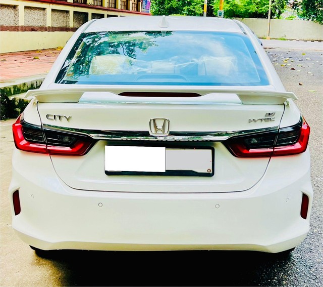 Second-hand 2021 Honda City V MT for sale in New Delhi-3