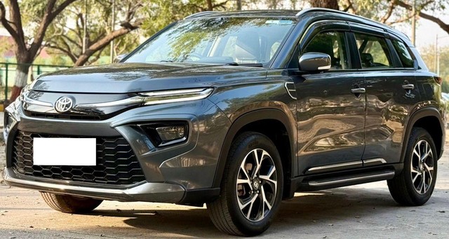 Second-hand 2023 Toyota Hyryder E for sale in New Delhi-6