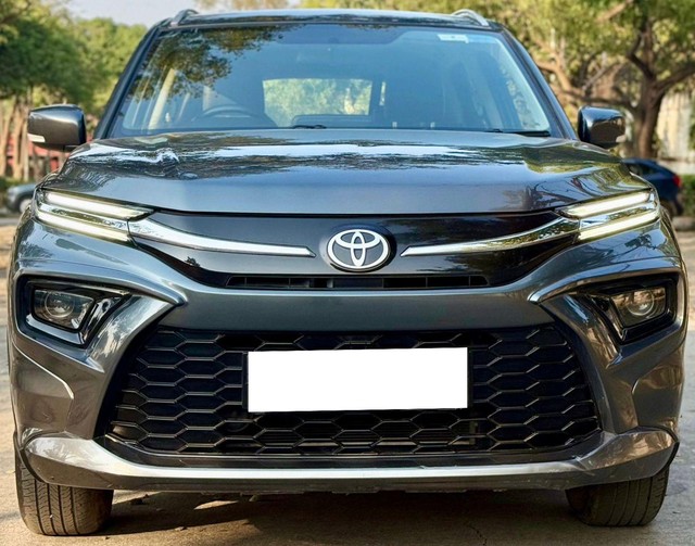 Second-hand 2023 Toyota Hyryder E for sale in New Delhi-7