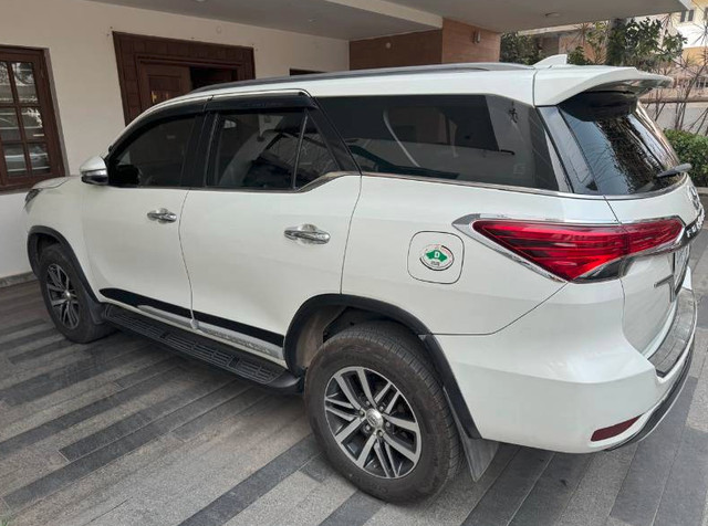 Second-hand 2017 Toyota Fortuner 2.8 2WD AT BSIV for sale in Warangal-4
