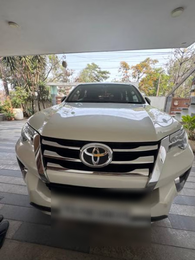 Second-hand 2017 Toyota Fortuner 2.8 2WD AT BSIV for sale in Warangal-6