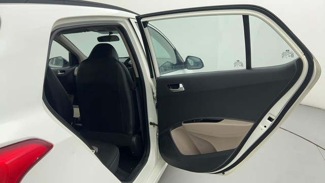 Second-hand 2015 Hyundai Grand i10 1.2 Kappa Sportz BSIV for sale in Ahmedabad-27