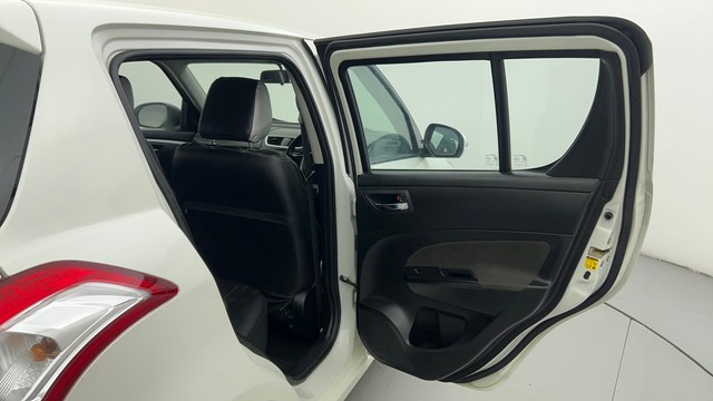 Second-hand 2017 Maruti Swift ZXI for sale in Ahmedabad-32