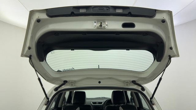 Second-hand 2017 Maruti Swift ZXI for sale in Ahmedabad-36