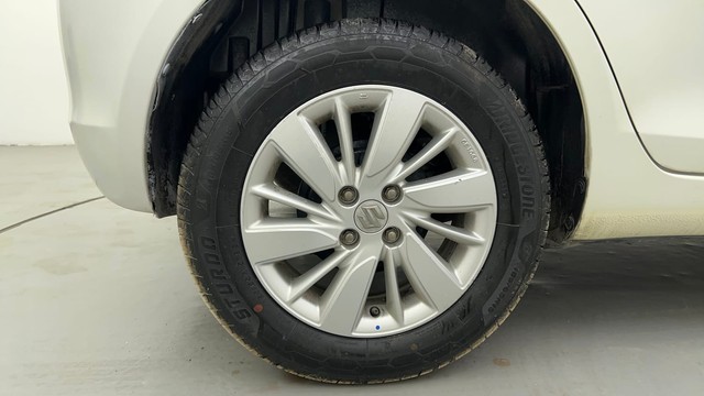 Second-hand 2017 Maruti Swift ZXI for sale in Ahmedabad-18