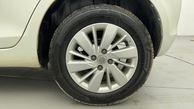 Second-hand 2017 Maruti Swift ZXI for sale in Ahmedabad-19