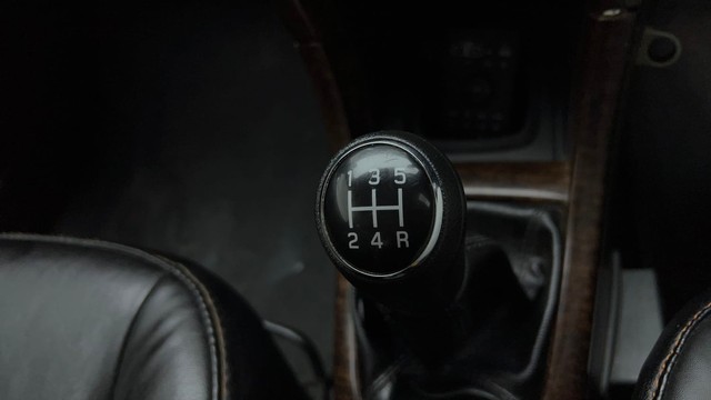 Second-hand 2015 Maruti Suzuki Swift LXI Option for sale in Ghaziabad-12