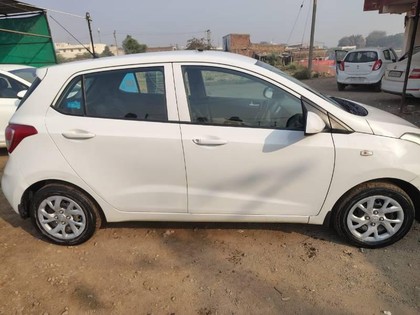 Second-hand 2017 Hyundai Grand i10 CRDi Sportz for sale in Morbi