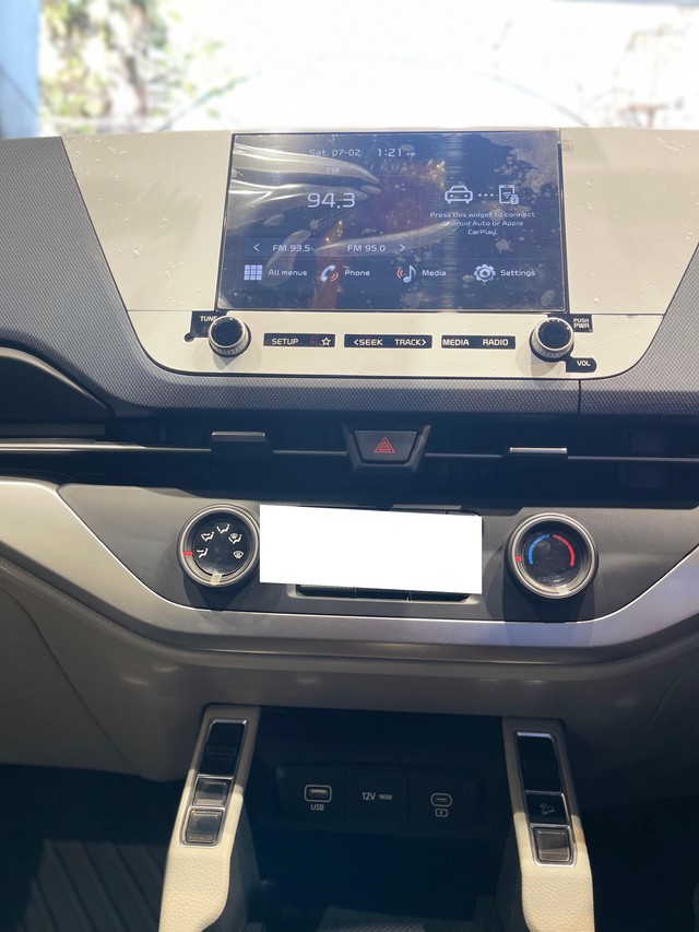 Kia Carens Gravity Second-hand 2025 Kia Carens Gravity for sale in Hyderabad-11