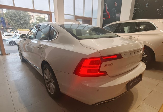 Second-hand 2018 Volvo S90 D4 Inscription BSIV for sale in Gurgaon-8