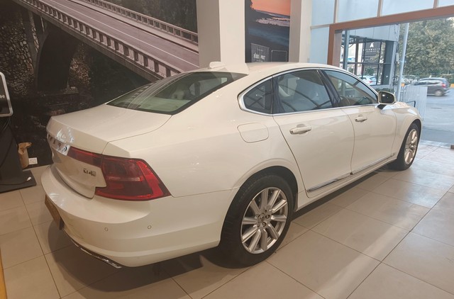 Second-hand 2018 Volvo S90 D4 Inscription BSIV for sale in Gurgaon-9