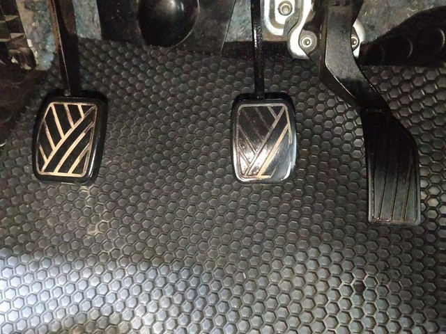 Second-hand 2015 Maruti Swift VXI for sale in Kochi-14