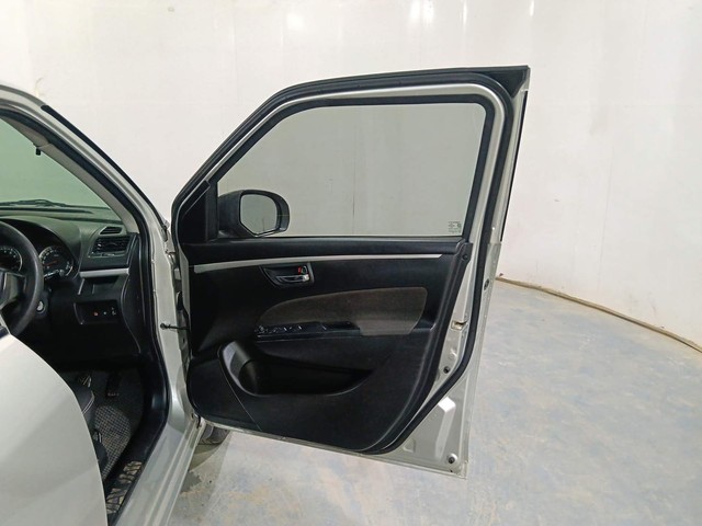 Second-hand 2015 Maruti Swift VXI for sale in Kochi-16