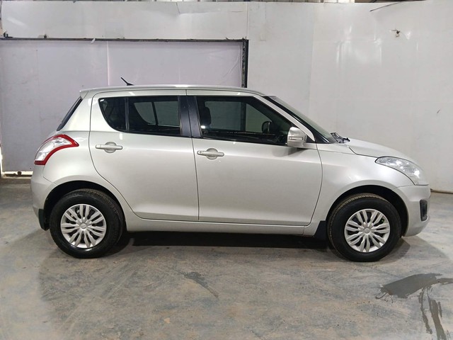 Second-hand 2015 Maruti Swift VXI for sale in Kochi-2