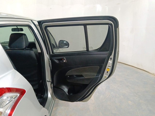 Second-hand 2015 Maruti Swift VXI for sale in Kochi-38