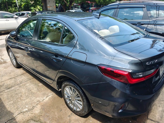 Second-hand 2022 Honda City V CVT for sale in New Delhi-2