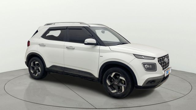 Second-hand 2019 Hyundai Venue SX Plus Turbo DCT BSIV for sale in Chennai