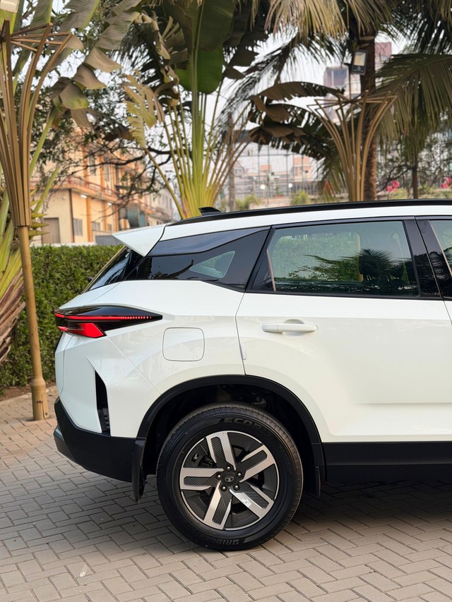 Second-hand 2024 Tata Harrier Adventure Plus AT for sale in Surat-12