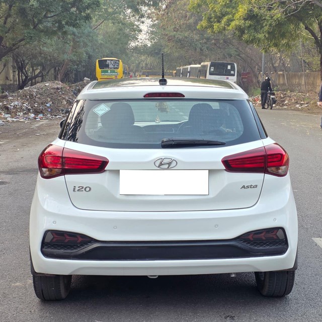Second-hand 2018 Hyundai i20 Petrol Asta Option for sale in New Delhi-2