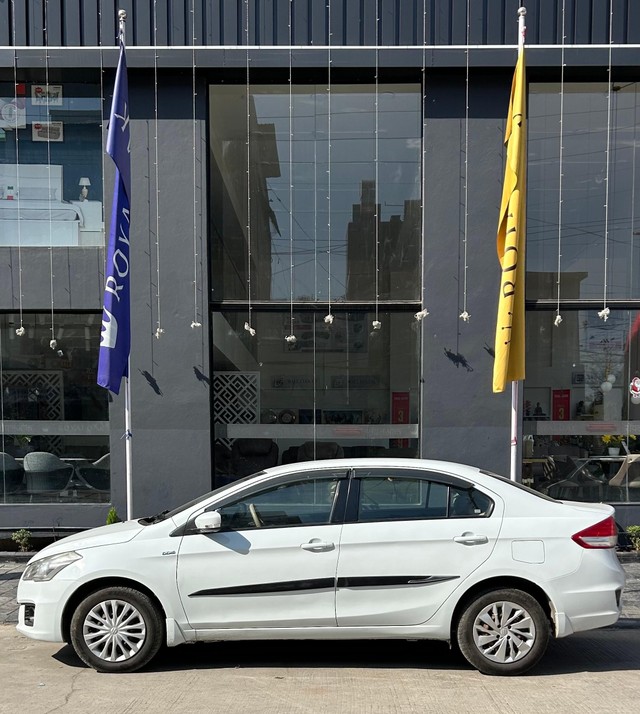 Second-hand 2014 Maruti Suzuki Ciaz VDi Plus for sale in Indore-3