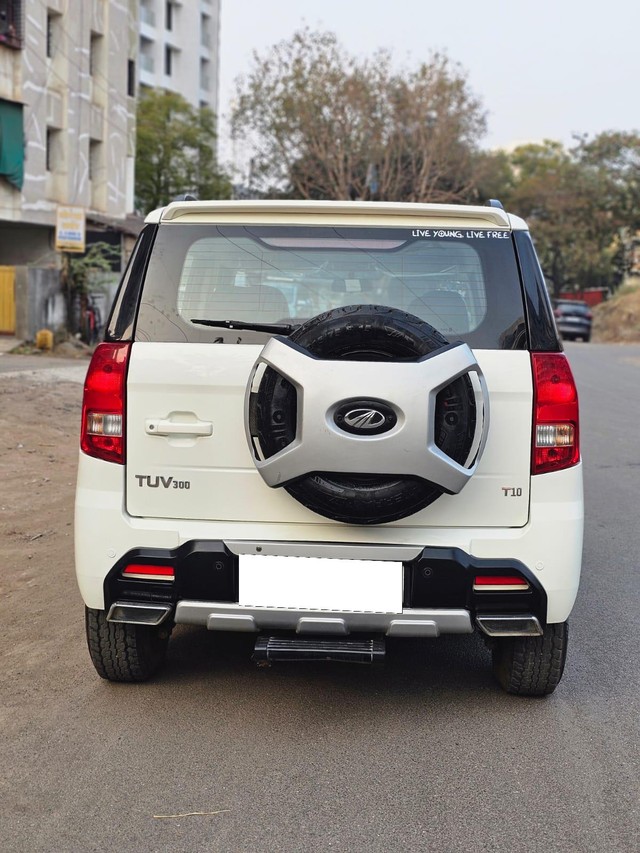 Mahindra TUV 300 T10 Second-hand 2018 Mahindra TUV 300 T10 for sale in Nashik-2