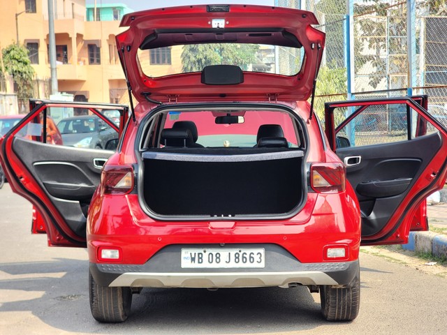 Second-hand 2020 Hyundai Venue SX Turbo for sale in Kolkata-16