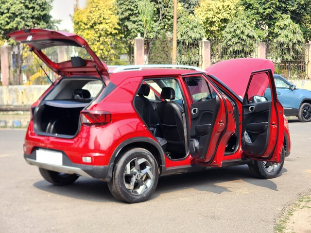 Second-hand 2020 Hyundai Venue SX Turbo for sale in Kolkata-9