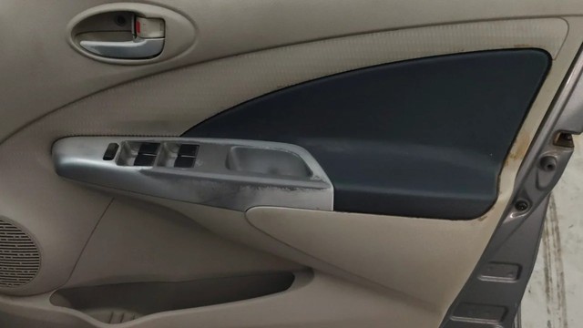 Second-hand 2013 Toyota Etios Liva G for sale in Pune-17