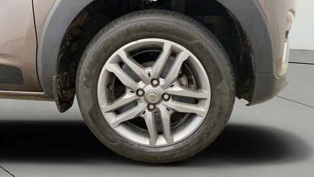 Second-hand 2024 Renault Triber RXZ for sale in Noida-24