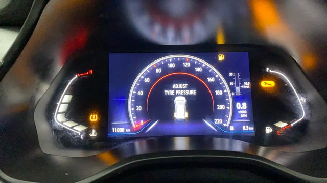 Second-hand 2024 Renault Triber RXZ for sale in Noida-11