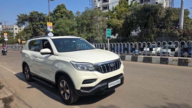 Second-hand 2020 Mahindra Alturas G4 4X4 AT for sale in Lucknow-3