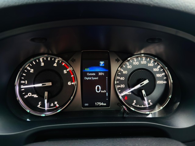 Second-hand 2025 Toyota Hilux Black Edition for sale in Mumbai-14