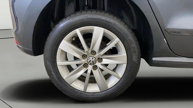 Second-hand 2014 Volkswagen Polo 1.2 MPI Highline for sale in Noida-24